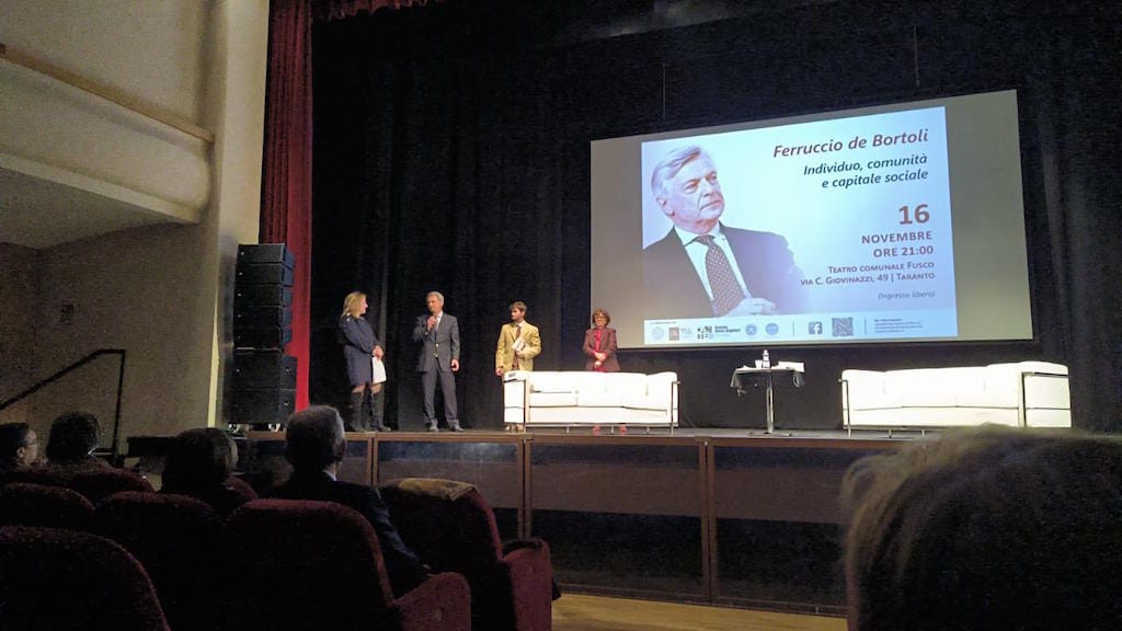 Premiazione di Marco con prof_Scisci_1