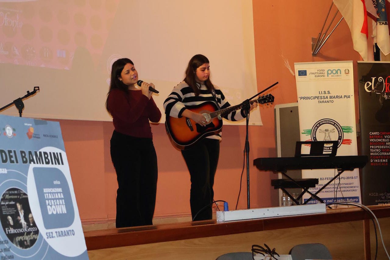 Emanuela e Federica – chitarra e canto