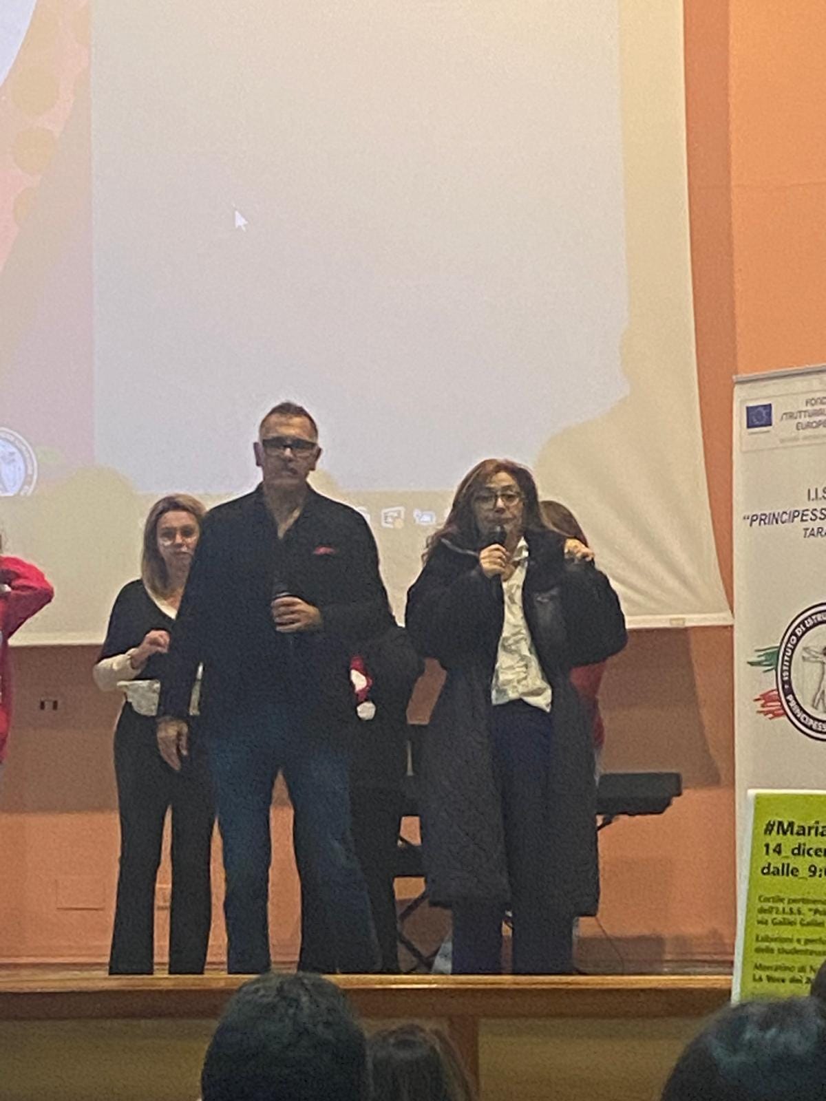 Grazie all prof.ssa Carmen Manco che ha donato il suo quadro in beneficenza