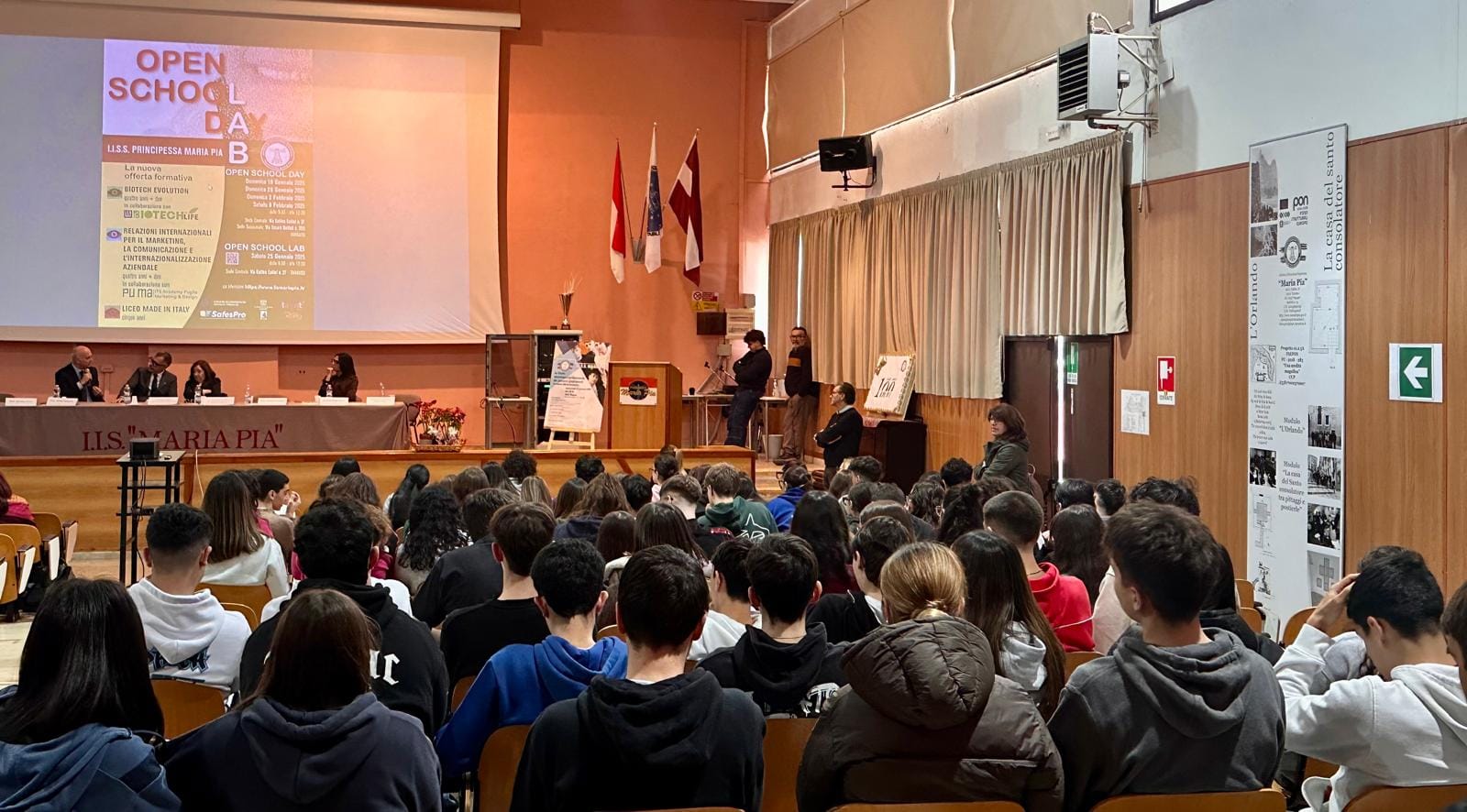 Gli studenti delle classi terze